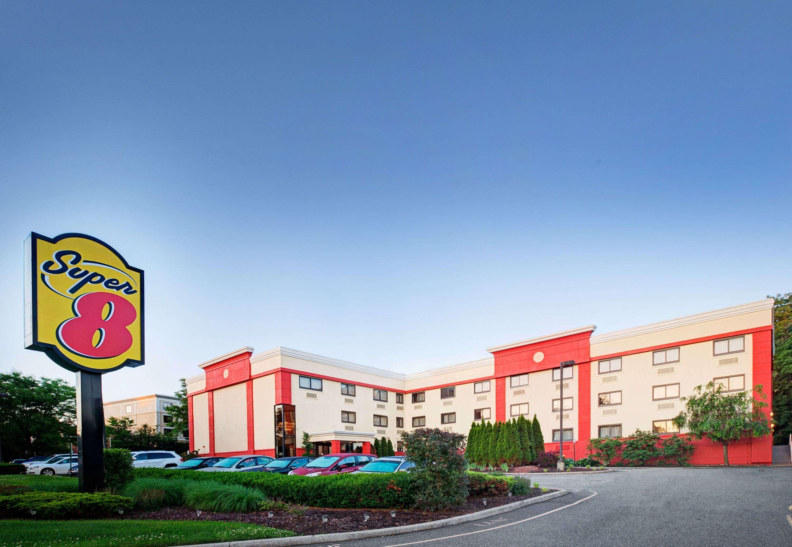 Super 8 By Wyndham Mahwah Hotel Екстериор снимка